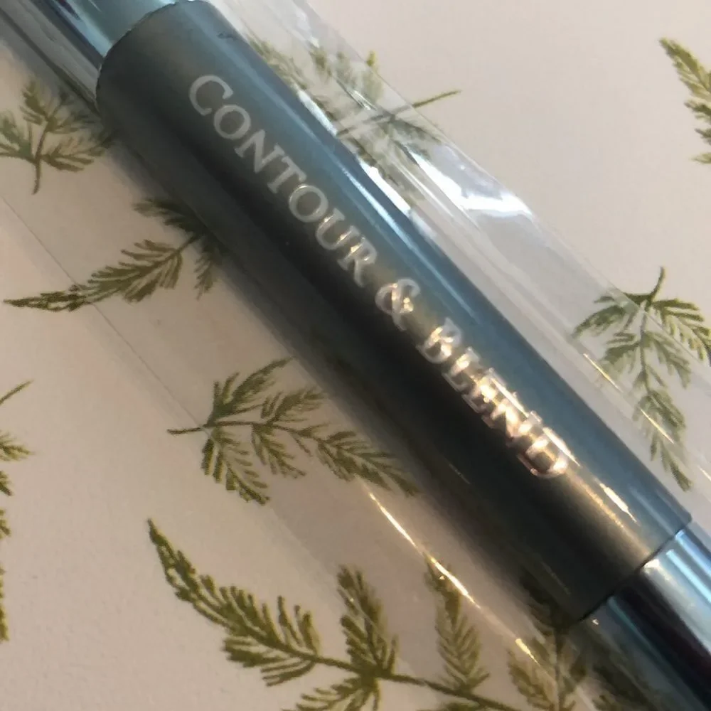 NEW F.A.R.A.H Dual-Ended Contour & Blend Brush  plus Ipsy bag